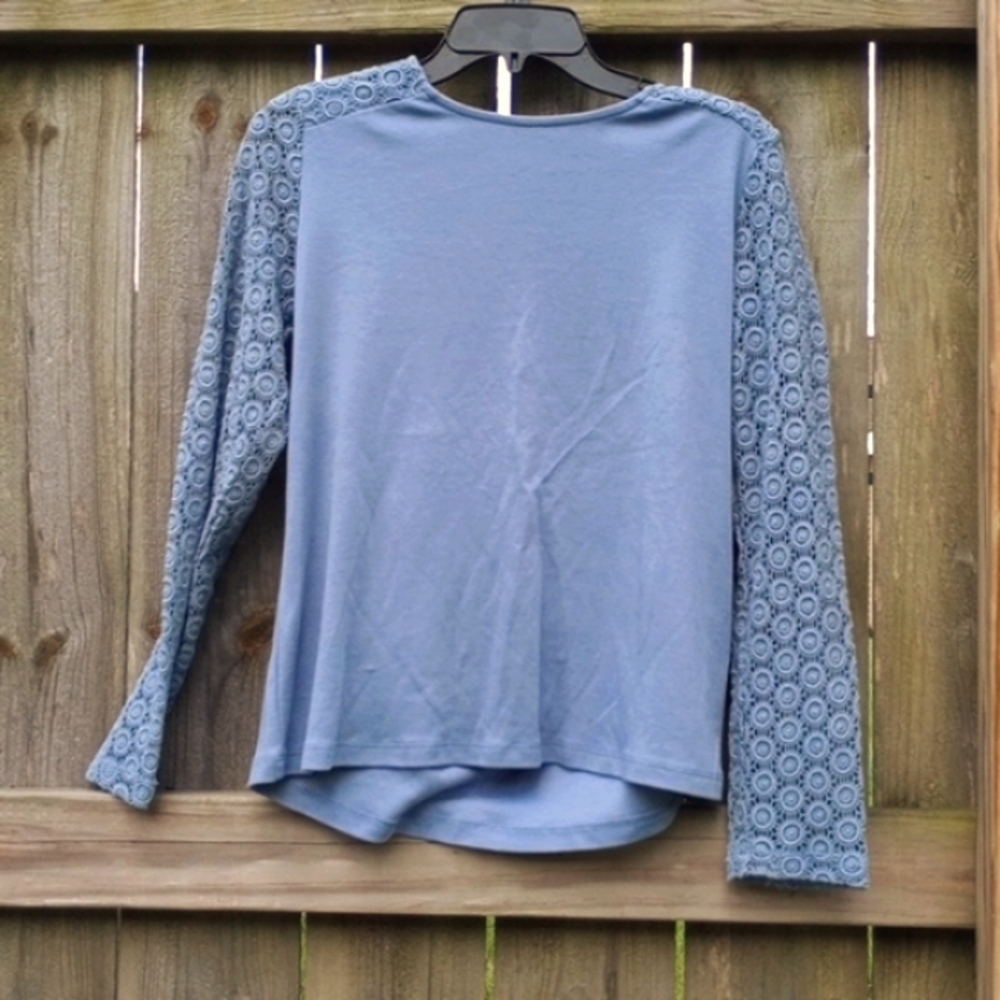 🐴3/$14 New Crochet sleeved top